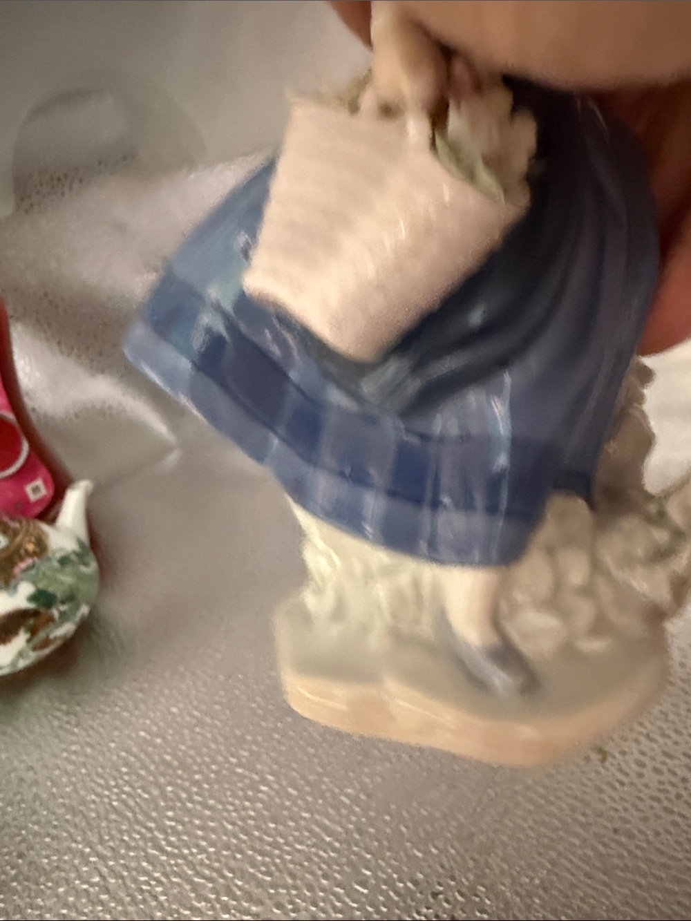 Lladro  Amazing Pretty Pickings Figurine - Picture 15 of 16